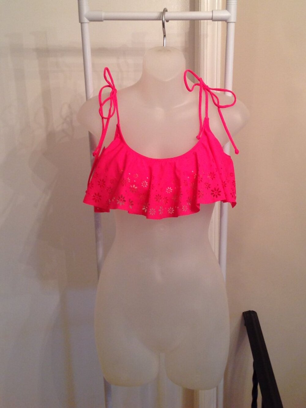 Victoria's Secret PINK Flounce Floral Cut Out Ruffle Bikini Top Hot Pink L